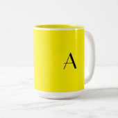 Monogramm erstes farbiges, hellgelbes Cooles Gesch Zweifarbige Tasse (VorderseiteRechts)