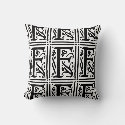Monogramm F Initial Black and White Floral Pattern Kissen (Vorderseite)