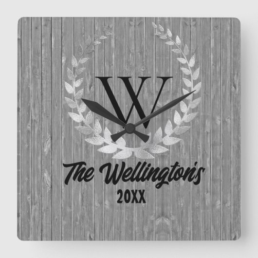 Monogramm Familienname Rustikales Holz Quadratische Wanduhr (Vorderseite)