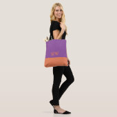 Monogramm-Farbblock-Tasche Purple & Orange Tasche (Am Model)
