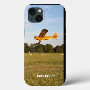 Monogramm Foto eines fliegenden Flugzeugs, Luftfah iPhone 13 Hülle