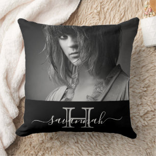 Monogramm-Foto mit Schwarz-weißem Namen Kissen