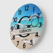 Monogramm friedlich Ocean Front G Große Wanduhr (Winkel)