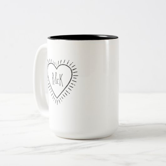 Monogramm frisch verheiratete Herzkaffee-Tasse Zweifarbige Tasse (Vorderseite Links)