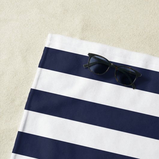 Monogramm für Blaue und Navy Stripes Strandtuch (Beispiel)