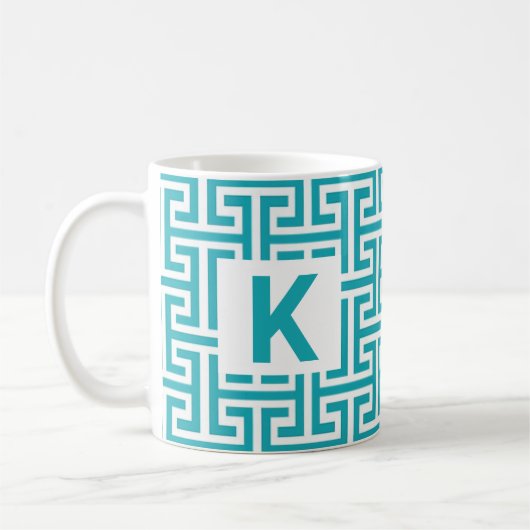 Monogramm für blaues und weißes geometrisches Must Kaffeetasse (Links)