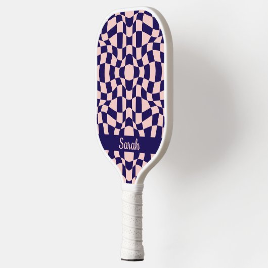 Monogramm für das blaue und rosa Wavy-Checkerboard Pickleball Schläger (Links)