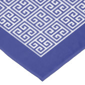 Monogramm für die blaue griechische Schlüsselgrenz Tischdecke (Schrägansicht)