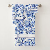 Monogramm für elegante blaue und weiße Blumen Badhandtuch Set (Insitu)