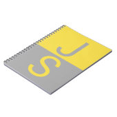 Monogramm für gelbe und graue moderne Initialen Notizblock (Linke Seite)