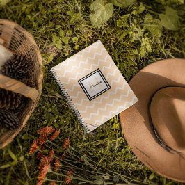 Monogramm für Girl-Pastel-Pfirsich Zickzack Notizblock