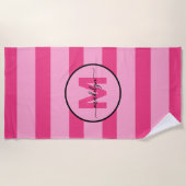 Monogramm für Girly Pink Strip-Skriptnamen Strandtuch (Vorderseite)
