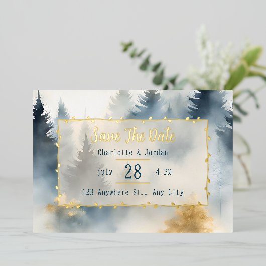 Monogramm für graue blaue Winterpine Save the Date Folieneinladung (Stehend vorne)