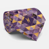 Monogramm für lila Dreiecke Krawatte (Gerollt)