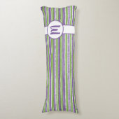 Monogramm für lila, grüne und weiße Streifen Seitenschläferkissen (Vorderseite Vertikal)