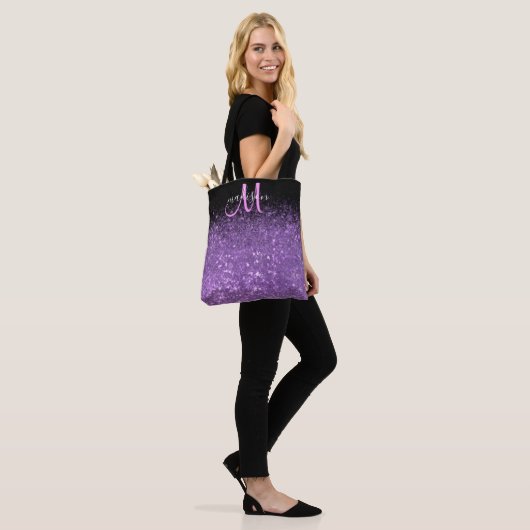 Monogramm für Lila und schwarze Glitzer Tasche (Am Model)