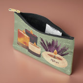 Monogramm für lila Wellness-Center-Kerzen und Lave Zubehörtasche