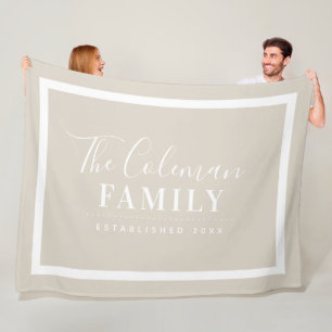 Monogramm für moderne Bauernfamilien in Beige und Fleecedecke