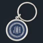 Monogramm für Navy und White Nautic Rope Schlüsselanhänger<br><div class="desc">Unser runder Schlüsselanhänger ist ein personalisiertes Geschenk für Boots- und Segelbegeisterte,  Hochburgen,  Trauzeuge oder alle,  die den Küsten- und Preppy-Stil Lieben,  und bietet Ihnen Ihr erstes Monogramm,  das von einem weißen nautischen Seil-Abzeichen auf einem klassisch marinebasierten Hintergrund umgeben ist.</div>