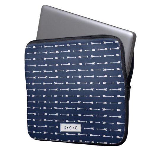 Monogramm für Navy & White Arrows Laptopschutzhülle (Vorderseite Links)