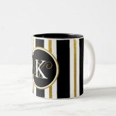 Monogramm für personalisierte schwarze und goldene zweifarbige tasse (VorderseiteRechts)