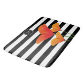 Monogramm für Poppy Chic Black Stripes Badematte (Schrägansicht)