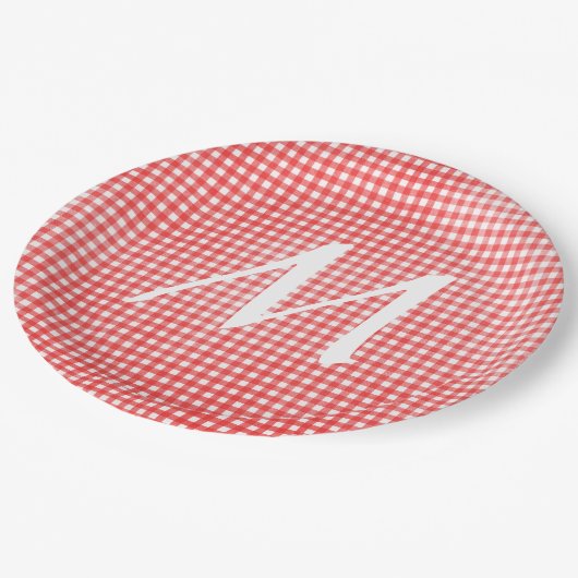 Monogramm für rotes und weißes Gingham-Design Pappteller (Schrägansicht)