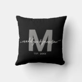 Monogramm für Schwarz-weiße neu verheiratete Paare Kissen (Rückseite)