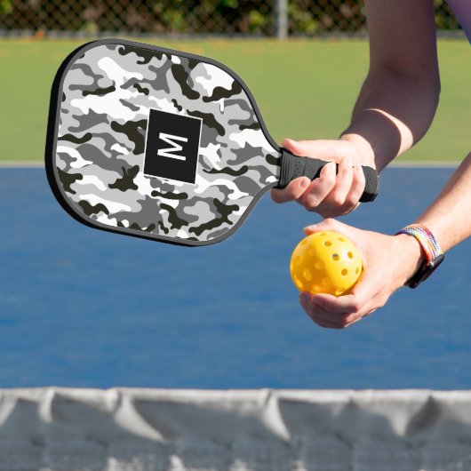 Monogramm für Schwarzweiß-Camouflage Pickleball Schläger (InSitu)