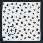 Monogramm für Schwarzweißdruckmuster Halstuch<br><div class="desc">Zeigen Sie,  wie viel Sie Tiere mit dieser niedlichen schwarzen Pfote Druck gemustert bandana Liebe. Auch sieht phantastisch mit anderen leichteren Hintergründen aus. Wetten Sie,  dass Ihr Haustier es anziehen wird!</div>
