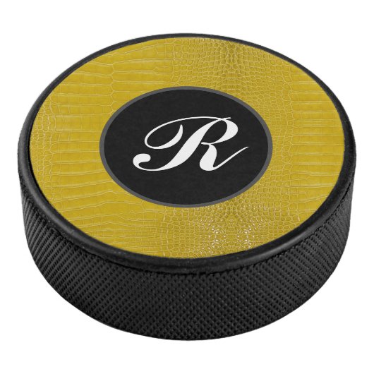 Monogramm Gelbe Alligator Textur drucken Eishockey Puck (3/4)