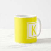 Monogramm-gelbe modische einfache kaffeetasse (VorderseiteRechts)