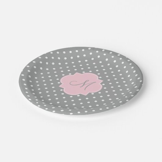 Monogramm, grau, weiß und pastellrosa Polka-Dot Pappteller (Schrägansicht)