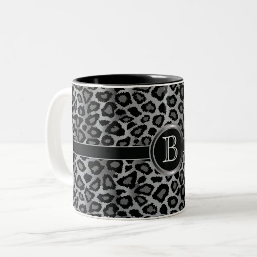 Monogramm-grauer Leopard-Tierdruck Zweifarbige Tasse (Vorderseite Links)