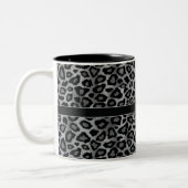 Monogramm-grauer Leopard-Tierdruck Zweifarbige Tasse (Links)