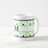 Monogramm Grün Creme Polka Punkte Kaffeetasse (VorderseiteRechts)