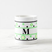 Monogramm Grün Creme Polka Punkte Kaffeetasse (Mittel)