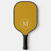 Monogramm Halbjahrsfarbe der goldenen Ockerfarbe Pickleball Schläger (Rückseite)