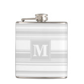 Monogramm hellgraue Streifen Flachmann (Vorderseite)