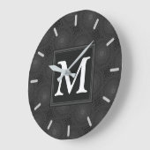 Monogramm-Holzkohlekreismuster Große Wanduhr (Winkel)