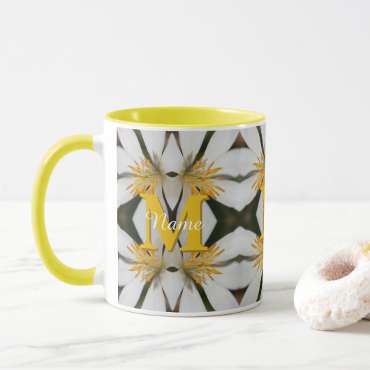 Monogramm Ihr Initial Name Florale Personalisierte Tasse (Mit Donut)