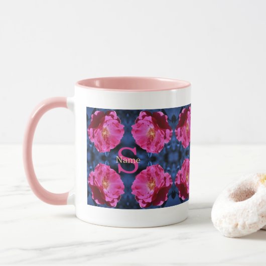 Monogramm Ihres Anfangsbuchstabens Name Rosenkunst Tasse (Mit Donut)