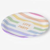 Monogramm in der weiß-Circle-Pastel-Rainbow-Streif Pappteller (Schrägansicht)