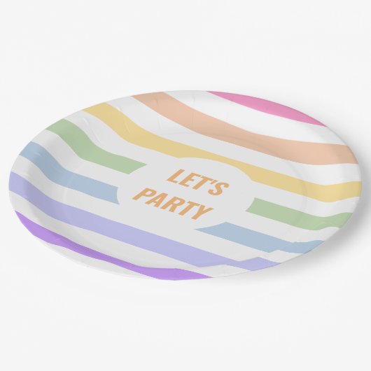 Monogramm in der weiß-Circle-Pastel-Rainbow-Streif Pappteller (Schrägansicht)