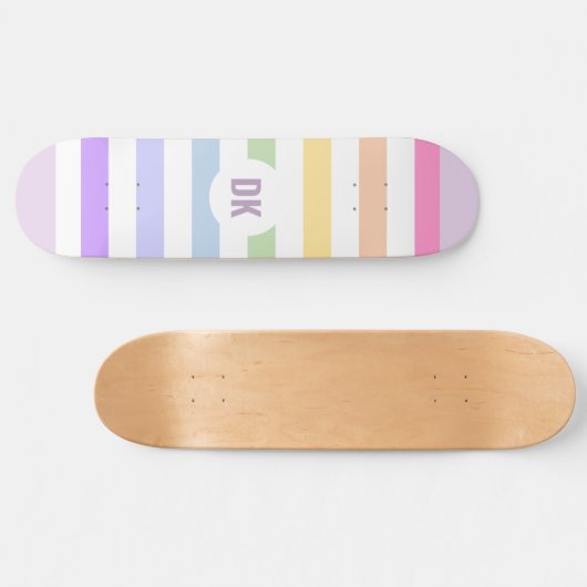 Monogramm in der weiß-Circle-Pastel-Rainbow-Streif Skateboard (Horizontal)