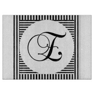 MONOGRAMM INITIAL E SCHNEIDEBRETT