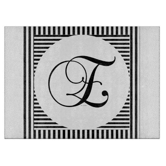 MONOGRAMM INITIAL E SCHNEIDEBRETT (Vorderseite)