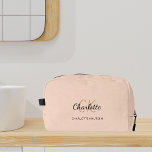 Monogramm-Initialen für Beige-Namen Waschbeutel<br><div class="desc">Beigefarbener Hintergrund,  schwarzer und goldener Text. Personalisieren und fügen Sie Ihren Vornamen,  Monogramm-Initialen und vollständigen Namen.</div>