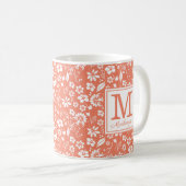 Monogramm Korallenpfirsiche Tropische Blume Kaffeetasse (VorderseiteRechts)