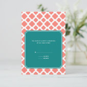 Monogramm Korallenrosa Quatrefolienmuster mit Aqua RSVP Karte (Stehend Vorderseite)